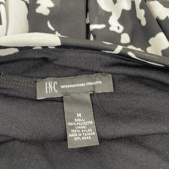 Like New black and white skirt. Lined.  elastic waist band. Super cute size med - Picture 3 of 3